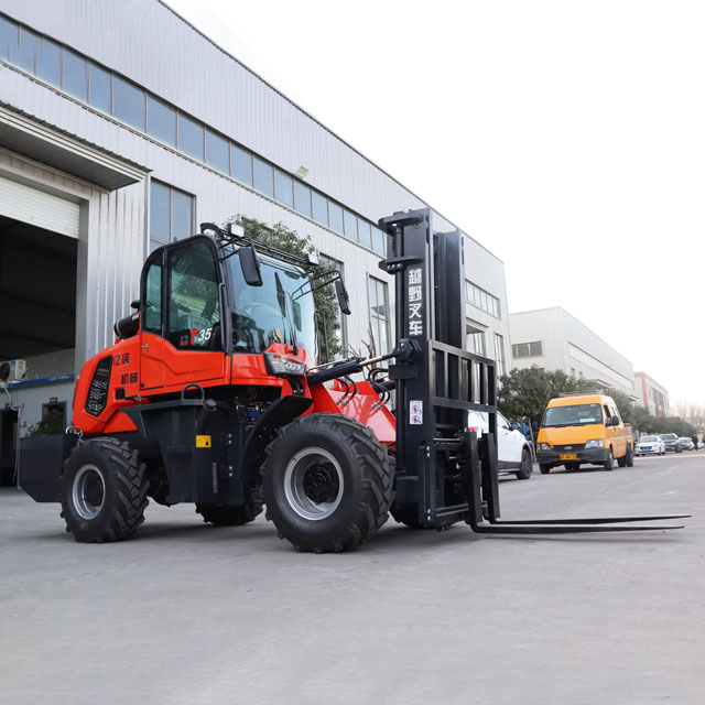 3.5 ton off-road forklift - Image 2