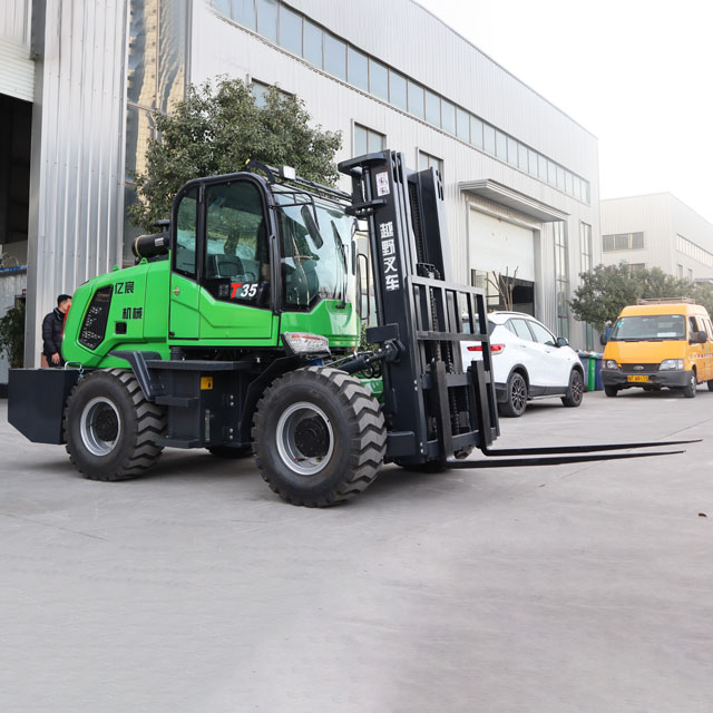 3.5 ton off-road forklift - Image 4