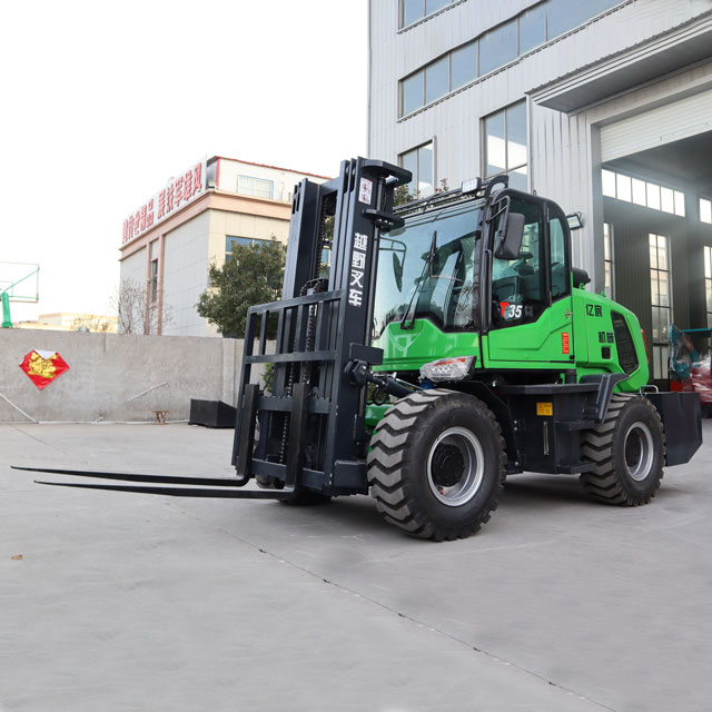 3.5 ton off-road forklift - Image 5