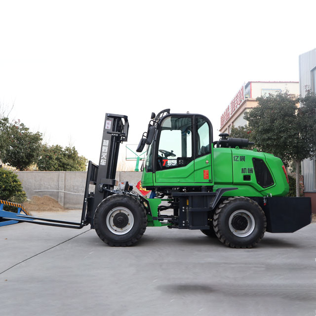 3.5 ton off-road forklift - Image 6