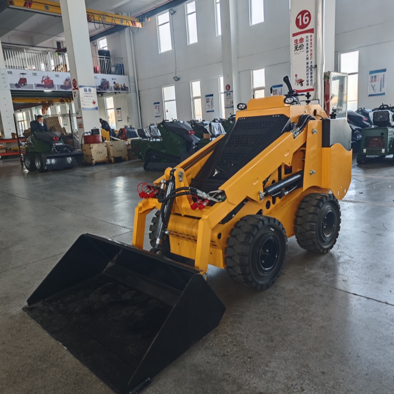 750 Mini wheeled loader - Image 2