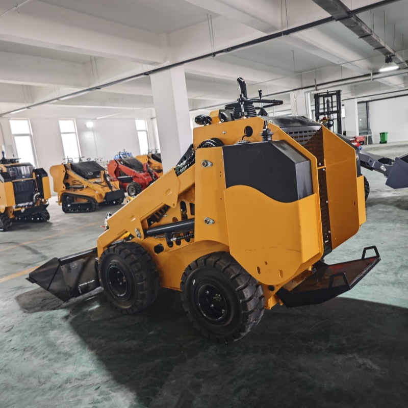 750 Mini wheeled loader - Image 3